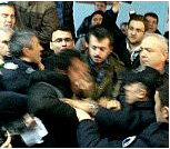 /haber/police-attacks-three-journalists-in-kocaeli-160623