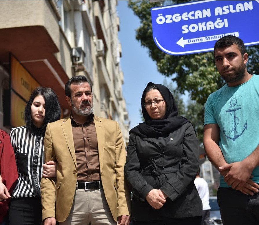 /haber/ozgecan-aslan-in-ismi-yasadigi-sokaga-verildi-164260