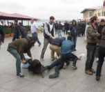 /haber/the-police-attack-ferry-goers-in-istanbul-protesting-ankara-bombing-168277