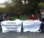 /haber/watch-in-front-of-prison-for-arrested-academics-173290