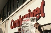 /haber/arrested-executives-columnists-of-cumhuriyet-not-released-as-no-evidence-gathered-182374