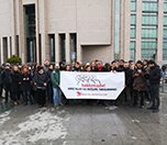 /haber/adliyede-istanbul-universitesi-ogrencileri-den-hocalarina-destek-aciklamasi-205944