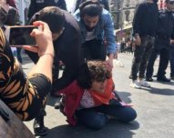 /haber/group-of-demonstrators-detained-on-taksim-square-208025