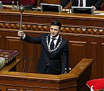 /haber/ukrayna-nin-yeni-devlet-baskani-yemin-etti-ilk-icraat-parlamentonun-feshi-208648