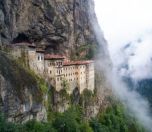 /haber/sumela-manastiri-dort-yillik-aranin-ardindan-ziyarete-acildi-208845