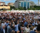 /haber/hundreds-gather-at-courthouse-in-support-of-chp-istanbul-chair-kaftancioglu-210603