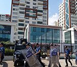 /haber/akp-diyarbakir-il-binasi-onunde-eylem-baslatan-beyaz-tulbentli-annelere-gozalti-213165