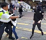 /haber/hong-kong-da-polisin-protestocuyu-vurma-ani-facebook-canli-yayinina-yansidi-215644