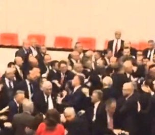 /haber/brawl-erupts-in-parliament-over-opposition-mp-s-remarks-on-erdogan-220941
