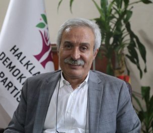 /haber/ousted-diyarbakir-mayor-selcuk-mizrakli-handed-prison-sentence-on-terrorism-charges-221145
