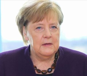 /haber/merkel-turkey-trying-to-solve-its-problems-on-the-back-of-refugees-221169