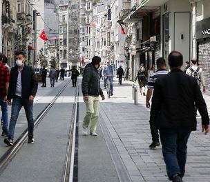 /haber/health-authority-imposes-mandatory-mask-use-three-meter-distance-rule-in-taksim-224020