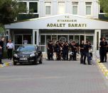 /haber/diyarbakir-da-gozaltina-alinan-kadinlara-gulistan-doku-pankartini-neden-tasidiniz-sorusu-224723