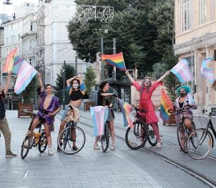 /haber/trans-pedal-pride-ride-in-istanbul-marks-51th-anniversary-of-stonewall-riots-226554