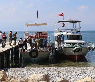 /haber/refugee-boat-sinking-in-van-bodies-of-32-people-recovered-227327