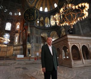 /haber/erdogan-visits-hagia-sophia-ahead-of-mass-friday-prayer-227720