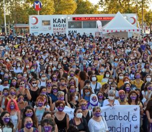 /haber/women-take-to-streets-all-around-turkey-in-support-of-istanbul-convention-228536