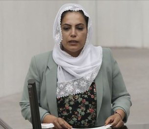 /haber/hdp-deputy-remziye-tosun-handed-10-year-prison-sentence-on-terrorism-charges-230735