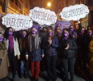 /haber/women-gather-in-istanbul-s-kadikoy-to-mark-day-against-violence-235021