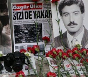 /haber/journalists-mark-26th-anniversary-of-ozgur-ulke-newspaper-bombing-235444