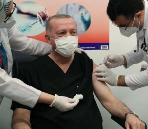/haber/president-erdogan-receives-covid-vaccine-dismisses-anti-vaccination-campaigns-237595