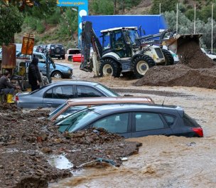 /haber/izmir-floods-two-neighborhoods-to-be-evacuated-238651