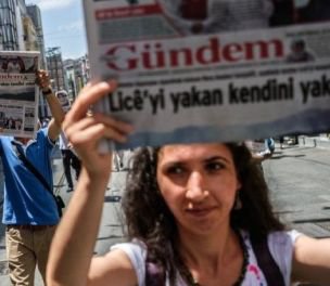 /haber/years-after-ozgur-gundem-s-closure-dozens-of-journalists-still-on-trial-239770