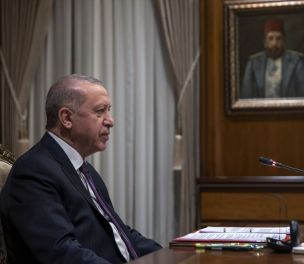 /haber/erdogan-tells-macron-dialogue-between-leaders-very-important-240216
