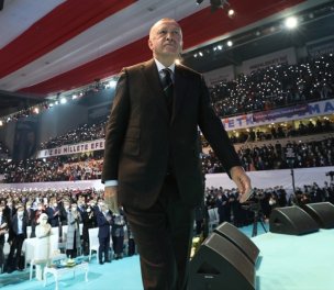 /haber/erdogan-s-akp-holds-grand-congress-in-jam-packed-hall-241321