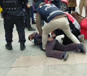 /haber/dozens-detained-during-violent-police-response-to-bogazici-protest-in-kadikoy-241754