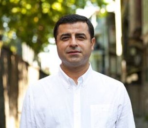/haber/akp-secretly-negotiating-return-to-parliamentary-system-with-opposition-claims-demirtas-241790