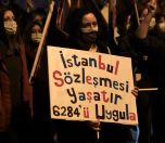 /haber/istanbul-sozlesmesi-eylemine-katilan-dort-multeciye-sinirdisi-karari-242000