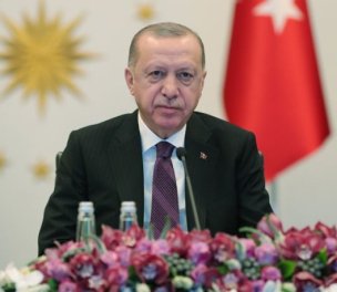 /haber/erdogan-says-d-8-organization-should-expand-establish-islamic-megabank-242146