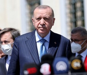 /haber/contradicting-health-minister-erdogan-says-turkey-has-enough-covid-19-vaccine-supplies-243369