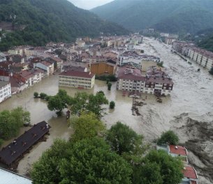 /haber/scores-missing-buildings-collapse-in-worst-ever-floods-in-turkey-s-black-sea-region-248723