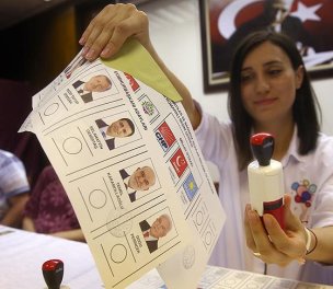 /haber/turkey-to-reduce-election-threshold-from-10-to-7-percent-249626