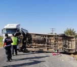 /haber/minibus-carrying-agricultural-workers-rolls-over-claiming-1-life-injuring-15-others-250528