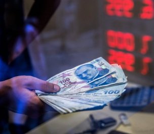 /haber/turkish-lira-slides-as-central-bank-cuts-policy-rate-250774