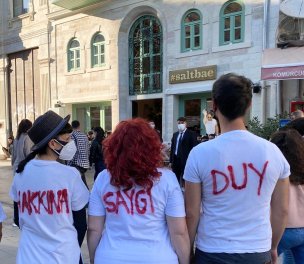 /haber/vegans-protest-in-front-of-salt-bae-restaurant-in-istanbul-251246