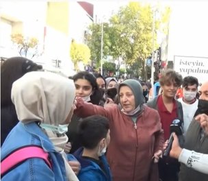 /haber/seven-refugees-to-be-deported-over-banana-videos-252541