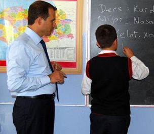 /haber/more-than-20-000-students-choose-kurdish-language-classes-in-turkey-258034