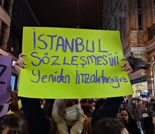 /haber/chp-files-appeal-against-ban-on-istanbul-feminist-night-march-258784