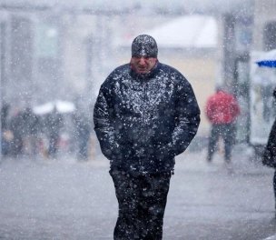 /haber/bracing-for-heavy-snowfall-istanbul-suspends-schools-until-march-14-258841