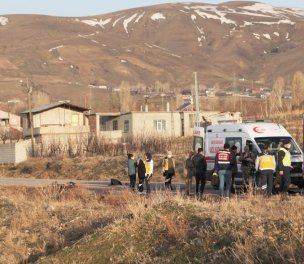 /haber/four-killed-25-injured-after-refugee-van-crashes-in-eastern-turkey-260312
