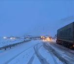 /haber/van-da-kar-nedeniyle-yol-trafige-kapatildi-261525