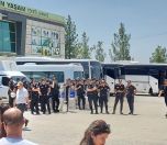 /haber/tutuklanan-meslektaslari-icin-diyarbakir-a-giden-gazetecilere-polis-tacizi-263487