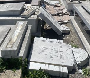 /haber/jewish-cemetery-in-istanbul-vandalized-264534