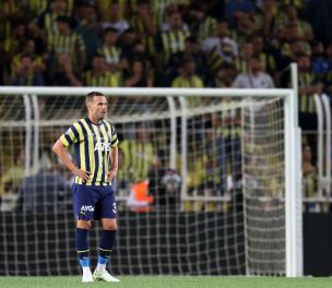 /haber/fenerbahce-say-fans-chanting-putin-s-name-don-t-represent-us-as-uefa-launches-probe-265158