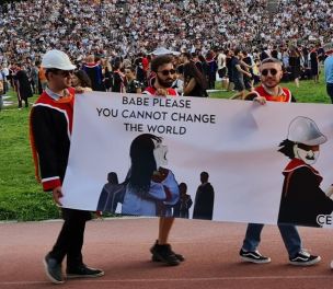 /haber/metu-students-defy-rector-to-hold-graduation-ceremony-at-revolution-stadium-265565