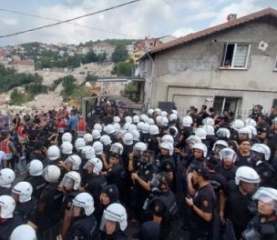 /haber/police-use-rubber-bullets-against-people-resisting-demolition-of-homes-in-istanbul-s-beykoz-266144